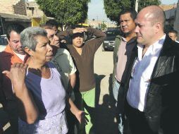 Enrique Alfaro presentó su propuesta de apoyo social en la delegación de San Gaspar, en el municipio de Tonalá.  /