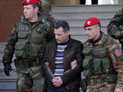 Efectivos de la policía italiana detienen el fugitivo mafioso Rocco Trimboli . EFE  /