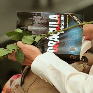 Logran 27 mil lectores revivir en voz alta a ''Drácula'', de Bram Stoker