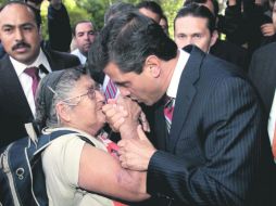 Antes de participar en el foro “Futuro para todos”, Enrique Peña Nieto saludó a simpatizantes. EL UNIVERSAL  /