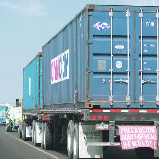 Piden sacar de circulación a tráileres de doble remolque