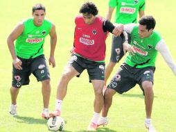 Aldo de Nigris (rojo) será el referente en el ataque de Monterrey, hoy en el Estadio Corona. MEXSPORT  /
