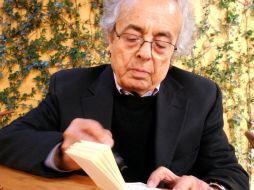 Adonis considera necesario volver a replantear la palabra democracia. NOTIMEX  /