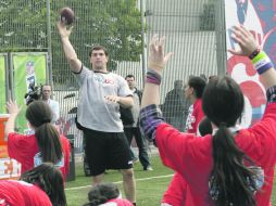 El mariscal de campo de Stanford, Andrew Luck (foto), se perfila para ser la selección global número uno del Draft. AP  /