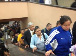 Andrés Manuel López Obrador viajó en metro. ESPECIAL  /