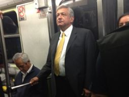 Andrés Manuel López Obrado, candidato presidencial del Movimiento Progresista, viajó en Metro esta mañana. ESPECIAL  /