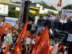En el mitin a la colonia Echeverría, López Obrador estuvo acompañado de Enrique Alfaro.  /