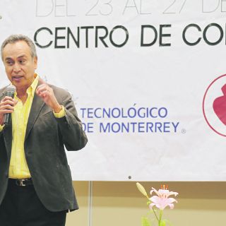 Fernando Garza se reune con universitarios