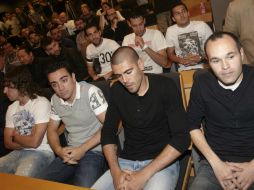 De (i a d), en primera fila durante la rueda de prensa, Puyol, Hernández, Valdés e Iniesta. EFE  /