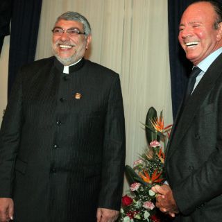 Julio Iglesias se entrevista con Fernando Lugo antes de recital en Paraguay