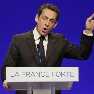 Revelan un documento que prueba que Gadhafi financió la campaña de Sarkozy