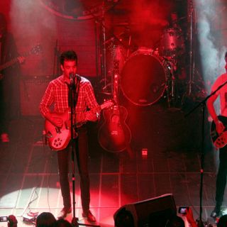 Los Bunkers complacen a más de tres mil seguidores