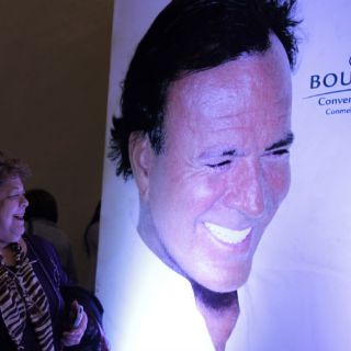Posponen presentación de Julio Iglesias en Paraguay