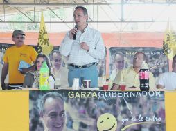 Fernando Garza expone su proyecto de gobierno durante un evento realizado ayer en el municipio de Cihuatlán.ESPECIAL  /