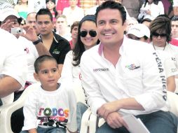 Aristóteles Sandoval, durante un encuentro que sostuvo con simpatizantes en Autlán de Navarro. ESPECIAL  /