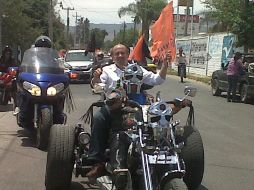Ismael del Toro en una Caravana motociclista.  /