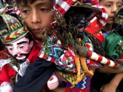 Al terminar el festejo los niños recibieron un juguete, donado por el director del museo, Roberto Shimizade. AFP  /