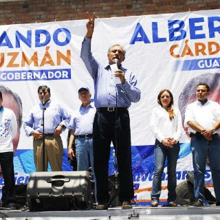 Cárdenas se compromete a ampliar estacionamiento de San Juan de Dios