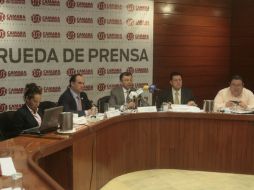 Rueda de prensa en donde la Canaco presenta la Agenda Pública Estatal de 2012.  /