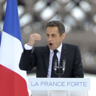 Sarkozy vincula nuevamente a Hollande por situación en Grecia y España