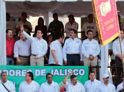 Aristóteles Sandoval asistió junto con otros piístas al desfile conmemorativo del 1 Día del Trabajo.  /