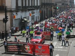 Durante la marcha de hoy, trabajadores apoyaron a estudiantes michoacanos. NOTIMEX  /