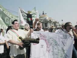 Sindicalizados independientes parodiaron a los candidatos presidenciales. EFE  /