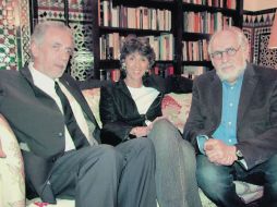 Los directores Fernando Trueba (izq.) y Arturo Ripstein (der.) junto a la directora del Festival de Cine de Panamá. EL UNIVERSAL  /