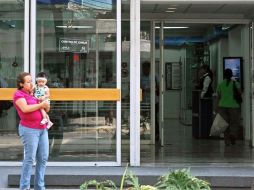 Tras someter a los presentes, el delincuente se apoderó del efectivo para darse a la fuga con rumbo desconocido. ARCHIVO  /