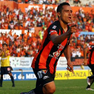 Jaguares buscará sorprender al superlíder Santos