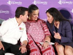 Beatriz Paredes, Ruth Zavaleta y Peña Nieto en el marco de la firma del Acuerdo con el Movimiento Izquierda Alternativa. NOTIMEX  /
