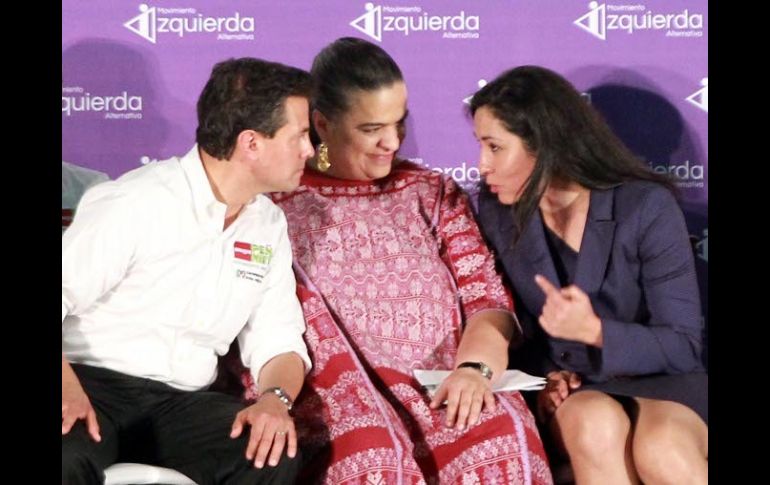 Beatriz Paredes, Ruth Zavaleta y Peña Nieto en el marco de la firma del Acuerdo con el Movimiento Izquierda Alternativa. NOTIMEX  /