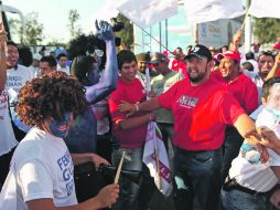 El pleito entre simpatizantes del PAN y del PRI afuera del Canal 44 demostró el peso de la “guerra sucia” y del golpeteo político.  /