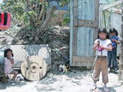 Las hijas de Guadalupe, cuya familia afirma que sólo buscaba reunir dinero para la comida del día.  /