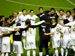 Los jugadores blancos celebran su título tras ganarle al Athletic de Bilbao. REUTERS  /