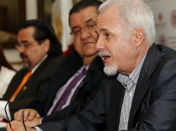 En la conferencia de prensa: el rector de la UdeG, el alcalde de Guadalajara y el presidente de la fundación de la UdeG.  /