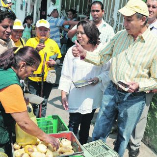 Fernando Garza promete soluciones a vecinos