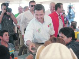 Enrique Peña Nieto, festejó a trabajadores de la industria de la construcción por el Día de la Santa Cruz. NTX  /