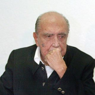 Oscar Niemeyer presenta mejoría pero continúa hospitalizado