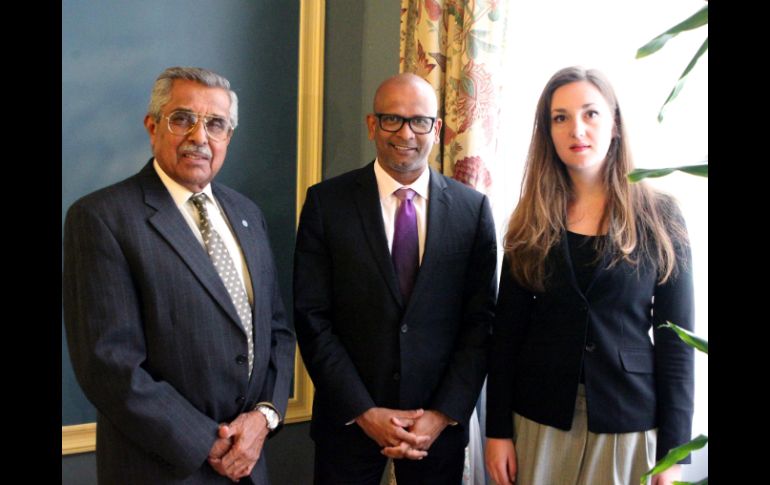 Satish Nambiar, Ram Manikkalingam y Fleur Ravensbergen, miembros de la CIV. EFE  /