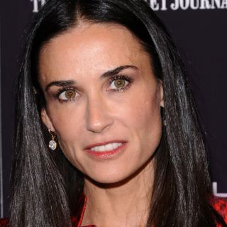 Demi Moore se separa de Ashton Kutcher también en Twitter