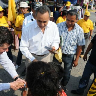 Garza ofrece en Tabachines solucionar problemas de agua