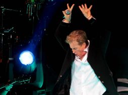 Emmanuel recorrió buena parte de sus éxitos e hizo vibrar al Telmex el viernes por la noche.  /