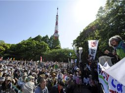 Manifestantes participan en una protesta antinuclear en Tokio. EFE  /