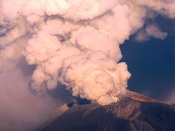 El Popocatépetl visto desde el poblado de Nealtican en el estado mexicano de Puebla. EFE  /