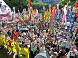 La protesta contra la energía nuclear atrajo a unos cinco mil 500 participantes. AFP  /