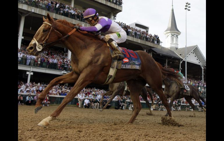 I'll Have Another montado por Mario Gutiérrez cruza la meta en el Derby de Kentucky. AP  /