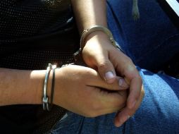 Policías municipales de Guadalajara fueron alertados del atraco y fueron tras el delincuente. ARCHIVO  /