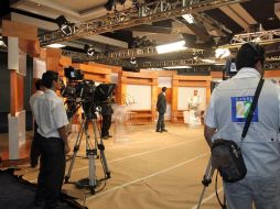 Todo listo para que a las 20:00 horas de inicio el debate. NTX  /