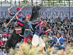 Los soldados se olvidaron de sus ropas habituales, y se vistieron conforme lo exige el “libreto” de la batalla. NTX  /